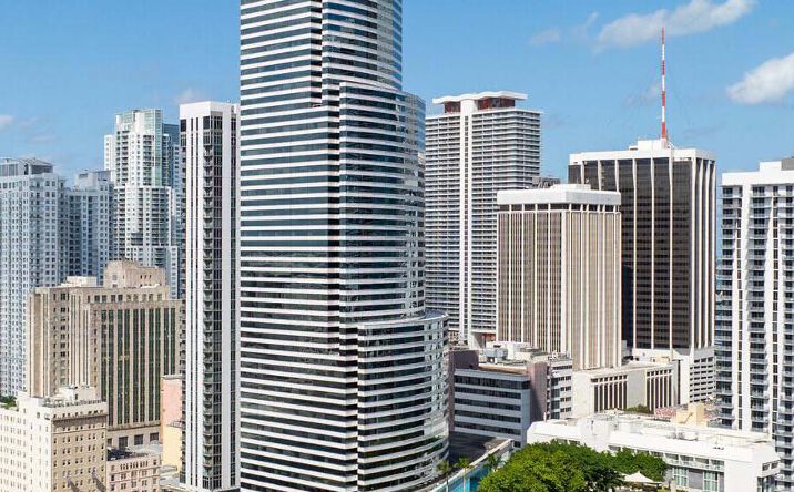 Pictures of Office property located at 100 SE 2nd St, Miami, FL 33131 for lease - image #1
