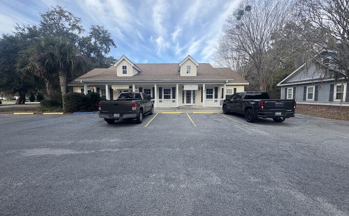 Pictures of Office property located at 27B Kemmerlin Ln, Beaufort, SC 29907 for lease - image #1