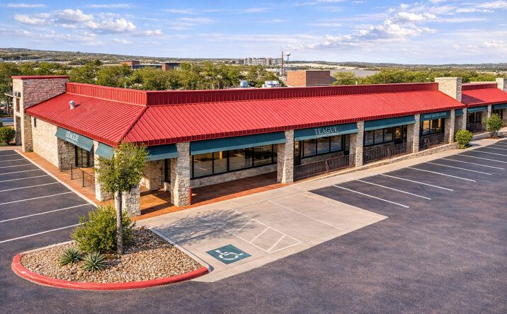 Pictures of Restaurant property located at 1310 Ranch Rd 620 S, Lakeway, TX 78734 for lease - image #1