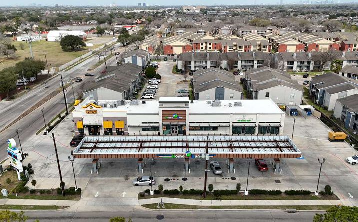 Pictures of Retail, Restaurant, Special Purpose property located at 6690 W Airport Blvd, Houston, TX 77035 for lease - image #1