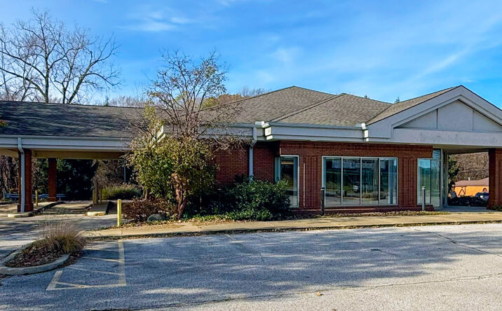 Pictures of Retail property located at 690 Richmond Rd, Richmond Heights, OH 44143 for lease - image #1