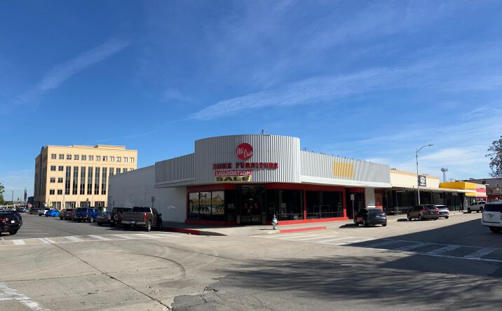 Pictures of Retail property located at 1330 19th St, Bakersfield, CA 93301 for lease - image #1