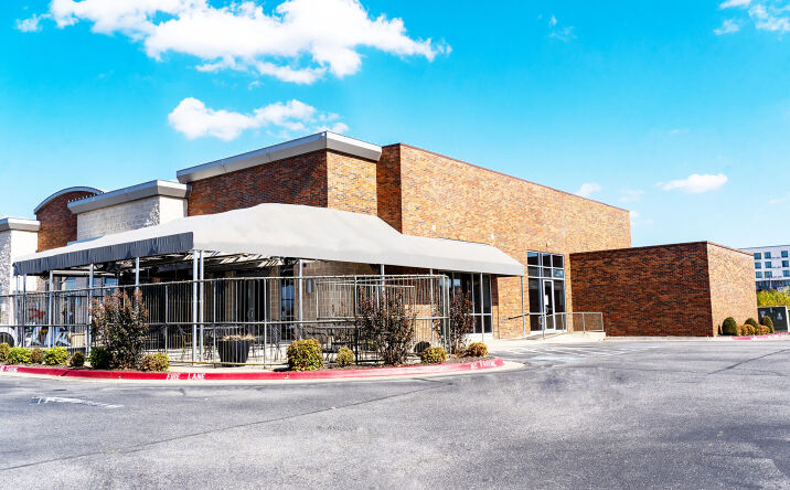 Pictures of Retail property located at 2011 S Promenade Blvd, Rogers, AR 72758 for lease - image #1
