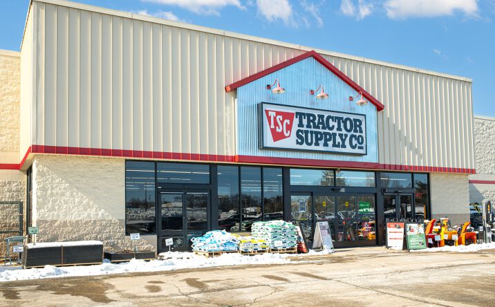 Pictures of Retail, Office, Restaurant property located at 720-756 Broadway St, Berlin, WI 54923 for lease - image #1