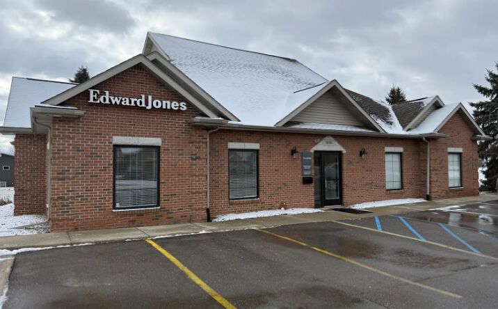 Pictures of Office property located at 1515 Waterford Pkwy, St Johns, MI 48879 for lease - image #1