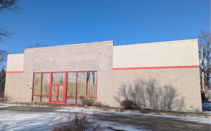 Pictures of Retail property located at 220 E Norris Dr, Ottawa, IL 61350 for lease - image #1