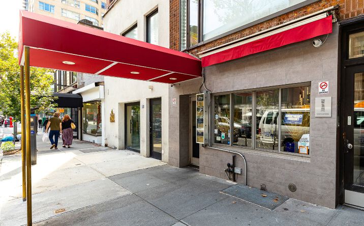 Pictures of Retail, Restaurant property located at 132 East 61st Street, New York City, NY 10065 for lease - image #1