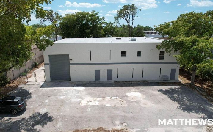 Pictures of Industrial property located at 4406 Arnold Ave, Naples, FL 34104 for lease - image #1