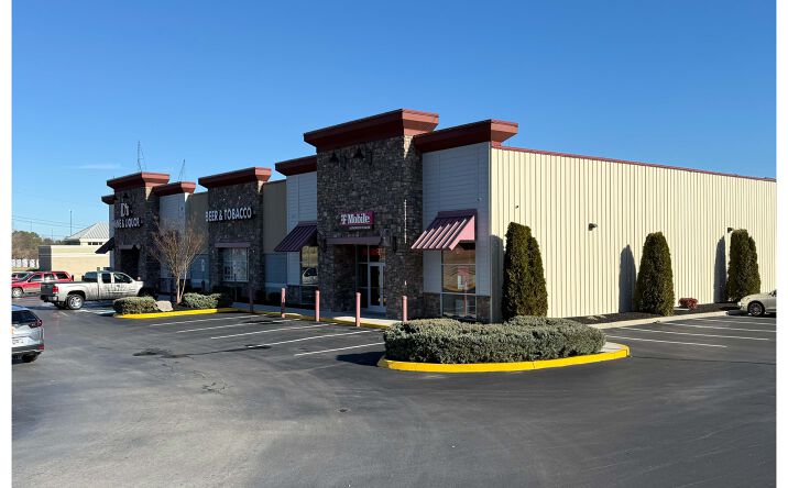 Pictures of Retail property located at 4632 Charlie Haun Dr, Knoxville, TN 37917 for lease - image #1