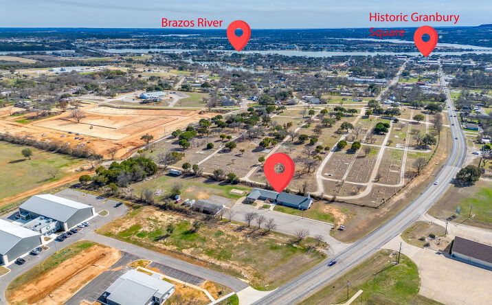Pictures of Office, Restaurant, Special Purpose property located at 1107 Weatherford Hwy, Granbury, TX 76048 for lease - image #1