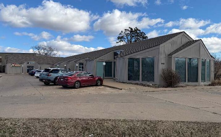 Pictures of Retail property located at 946 S Rock Rd, Wichita, KS 67207 for lease - image #1