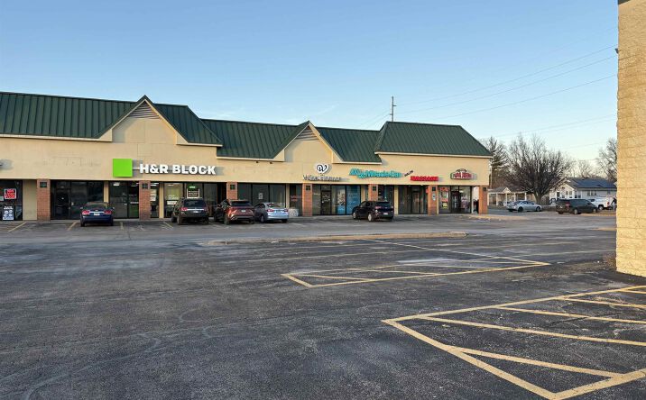 Pictures of Office, Retail property located at 1617 N BROADWAY Street, Pekin, IL 61554 for lease - image #1