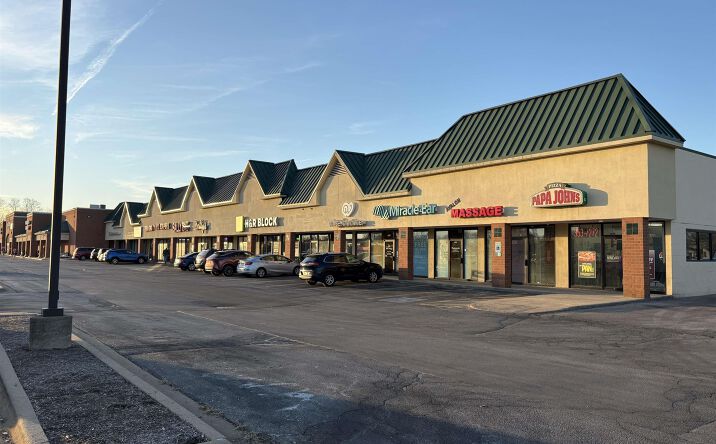 Pictures of Office, Retail, Restaurant property located at 1631 N BROADWAY Street, Pekin, IL 61554 for lease - image #1