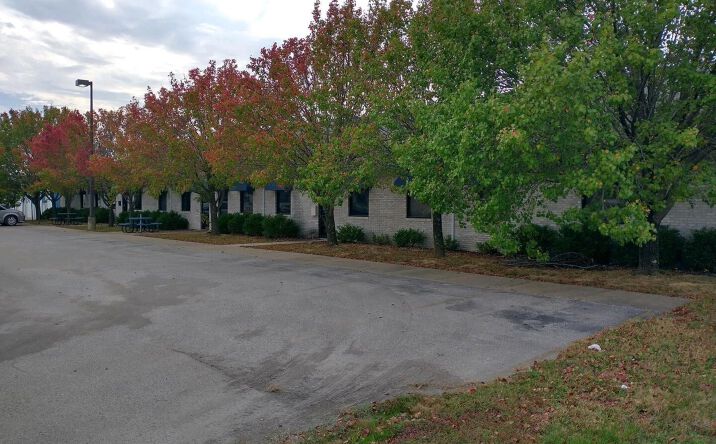 Pictures of Office property located at 812 SKYLINE Drive, Marion, IL 62959 for lease - image #1