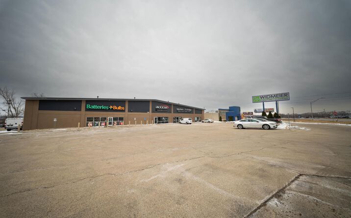 Pictures of Retail, Industrial, Office property located at 4370 Dodge Street #Suite 2, Dubuque, IA 52003 for lease - image #1