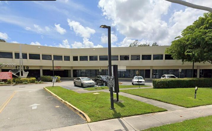 Pictures of Office property located at 1380 NE Miami Gardens Dr, Miami, FL 33179 for lease - image #1