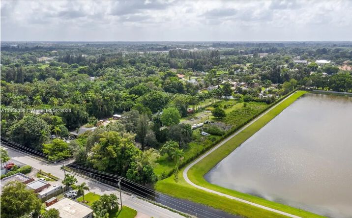 Pictures of Land property located at 4801 SW 58th Ave, Davie, FL 33314 for lease - image #1