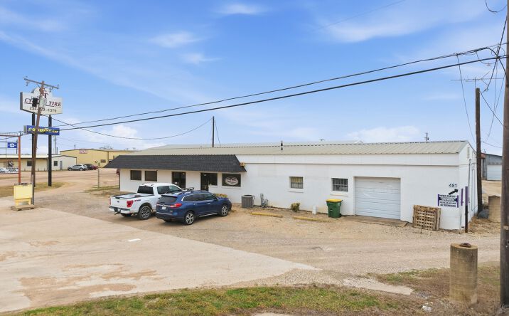 Pictures of Office property located at 473 S McLennan Dr, Elm Mott, TX 76640 for lease - image #1