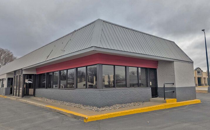 Pictures of Restaurant property located at 704 S Grand Ave, Spencer, IA 51301 for lease - image #1