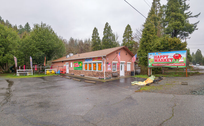 Pictures of Retail property located at 18090 Redwood Hwy, Selma, OR 97538 for lease - image #1