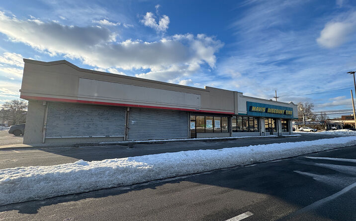 Pictures of Retail, Restaurant property located at 2060 Forest Avenue, Staten Island, NY 10303 for lease - image #1