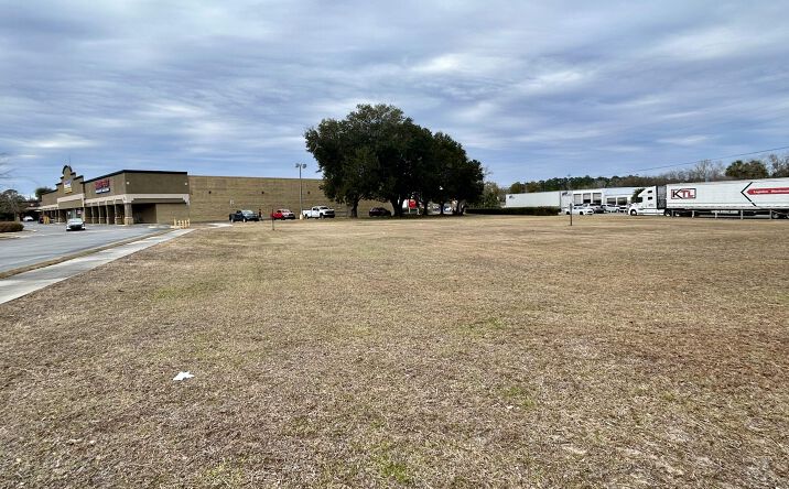 Pictures of Retail, Restaurant, Special Purpose property located at 2550 N Main St, Gainesville, FL 32609 for lease - image #1
