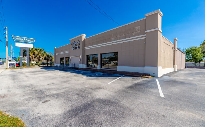 Pictures of Retail property located at 1610 US-1, Vero Beach, FL 32960 for lease - image #1
