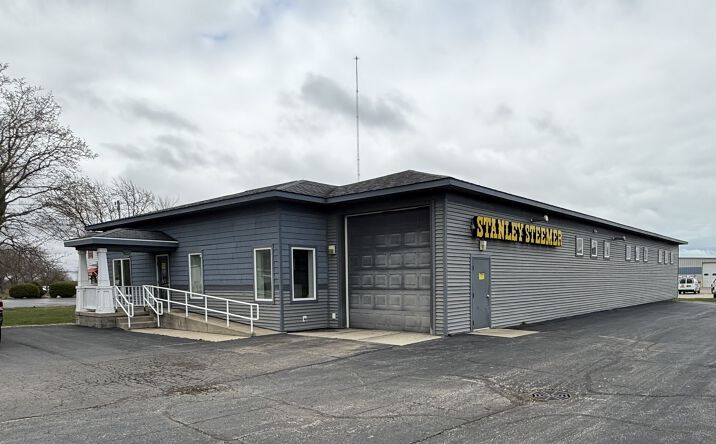 Pictures of Industrial, Restaurant, Office, Retail property located at 3408 Hollywood Road, St. Joseph, MI 49085 for lease - image #1