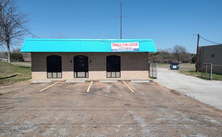 Pictures of Retail, Special Purpose, Industrial property located at 2401 S Market St, Brenham, TX 77833 for lease - image #1