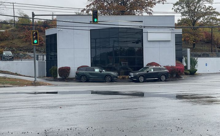 Pictures of Retail property located at 105 Daniel Webster Hwy, Nashua, NH 03060 for lease - image #1