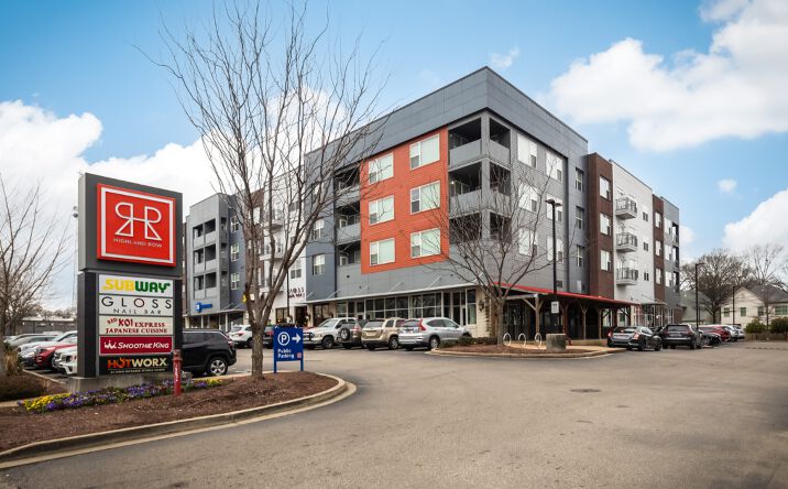 Pictures of Retail, Restaurant property located at 395 S Highland St, Memphis, TN 38111 for lease - image #1