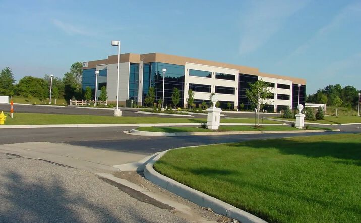 Pictures of Office property located at 625 Kenmoor Ave SE, Grand Rapids, MI 49546 for lease - image #1