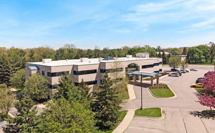 Pictures of Office property located at 770 Kenmoor Ave SE, Grand Rapids, MI 49546 for lease - image #1
