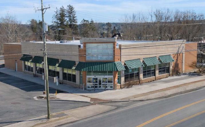Pictures of Retail property located at 17 Crystal Ave, Jefferson, NH 03583 for lease - image #1