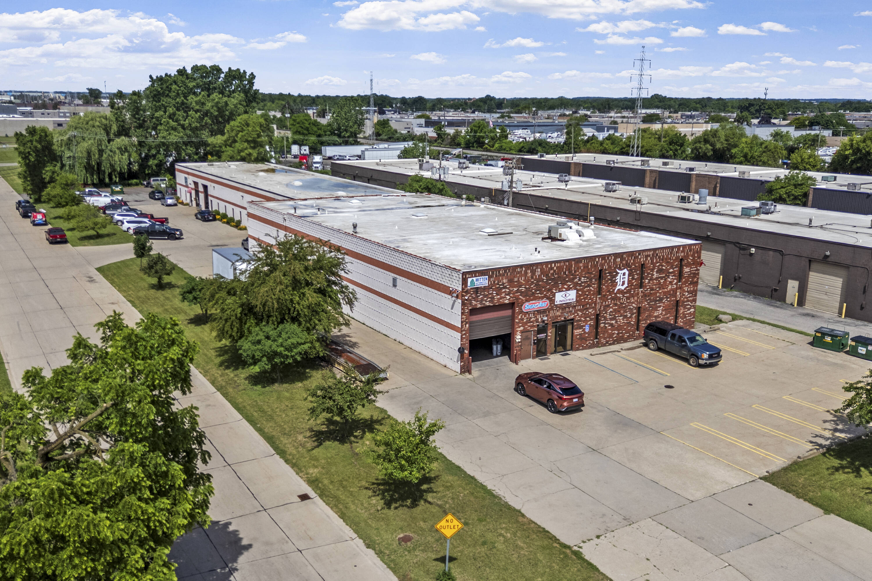 12321 Stark Rd, Livonia, MI 48150