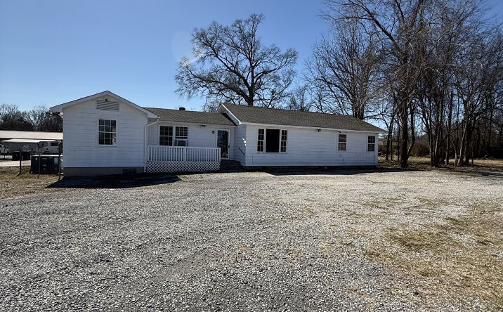 Pictures of Retail, Office, Industrial property located at 2450 Cloud Springs Rd, Rossville, GA 30741 for lease - image #1