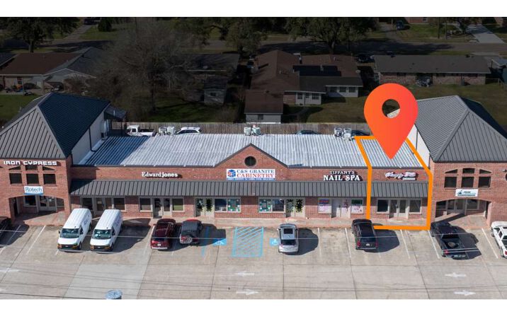 Pictures of Retail, Office, Restaurant property located at 941 E McNeese St, Lake Charles, LA 70607 for lease - image #1