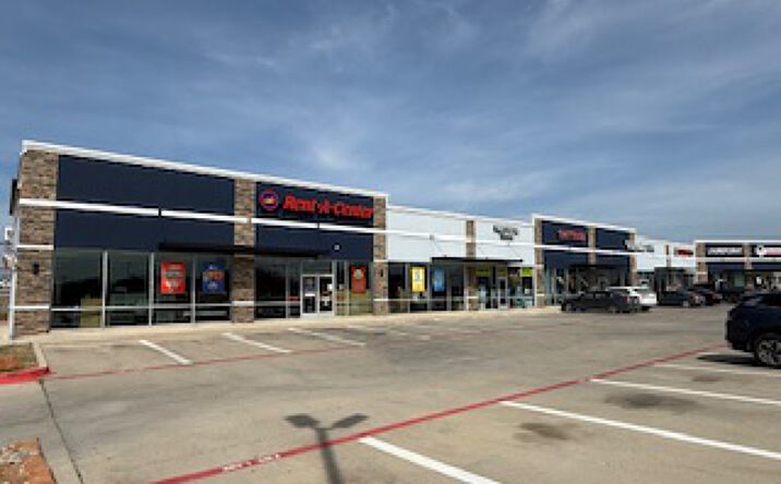 Pictures of Retail property located at 1401 US-287, Decatur, TX 76234 for lease - image #1