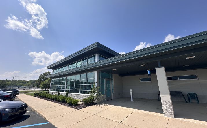 Pictures of Office property located at 3350 Broadmoor Ave SE, Kentwood, MI 49512 for lease - image #1