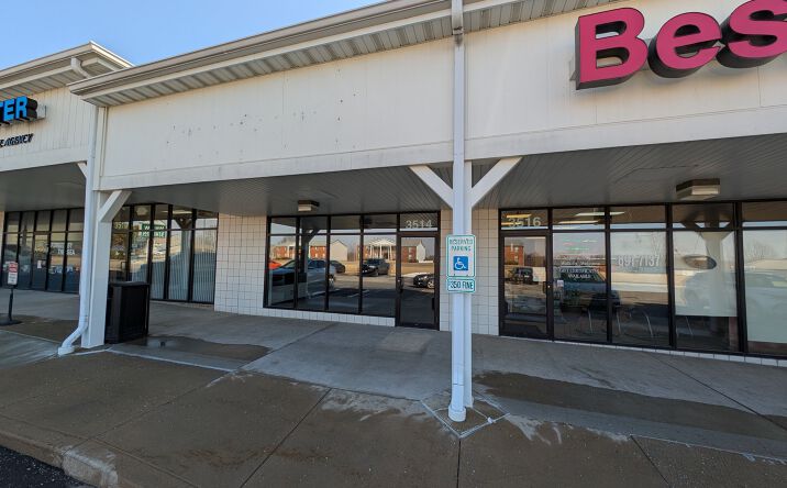 Pictures of Retail, Office property located at 3514 W Willow Knolls Dr, Peoria, IL 61614 for lease - image #1