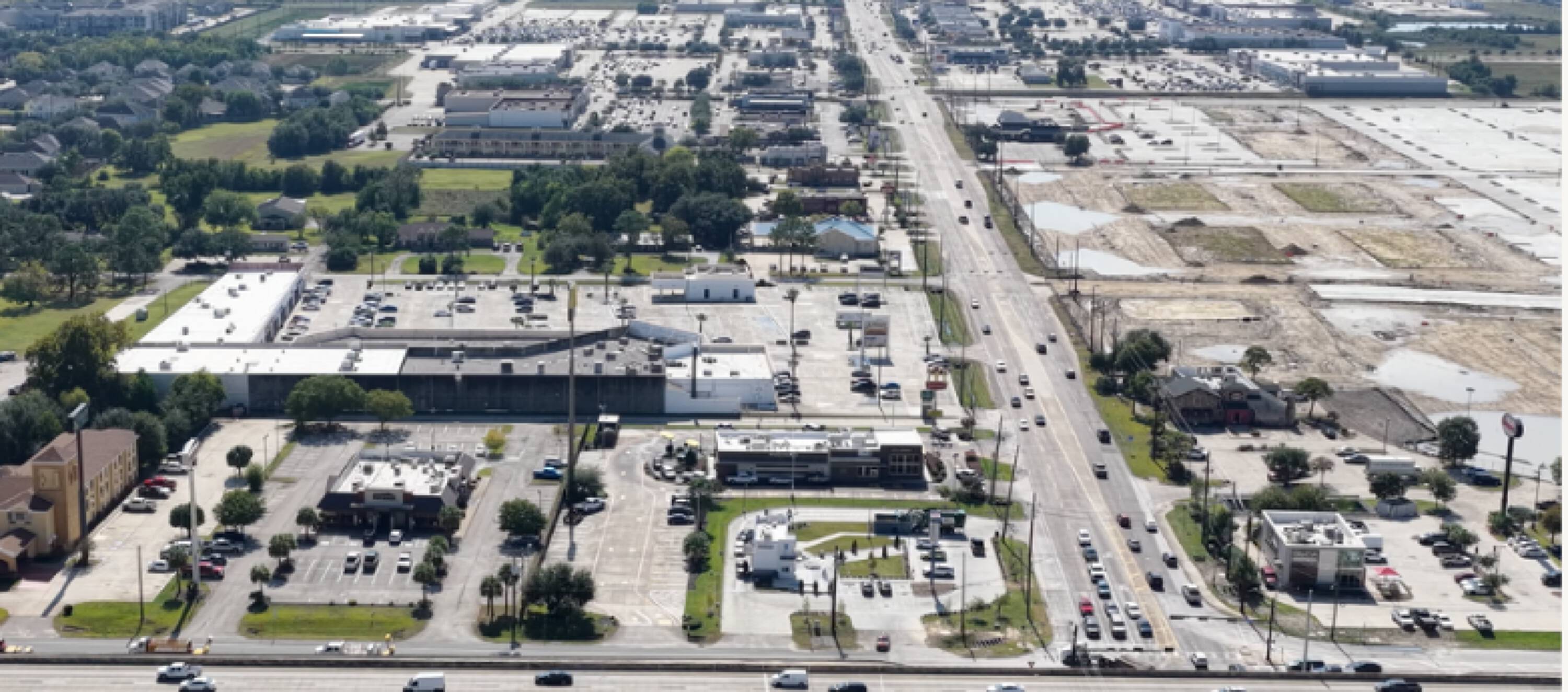 6902 Garth Rd, Baytown, TX 77521