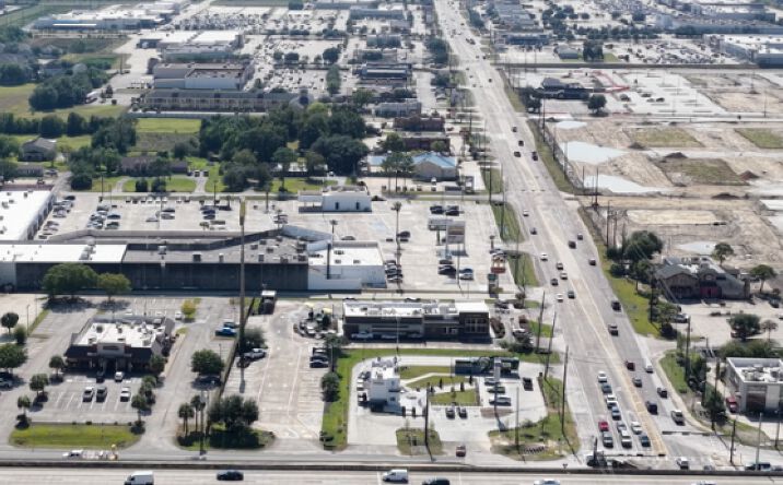Pictures of Retail, Restaurant property located at 6902 Garth Rd, Baytown, TX 77521 for lease - image #1