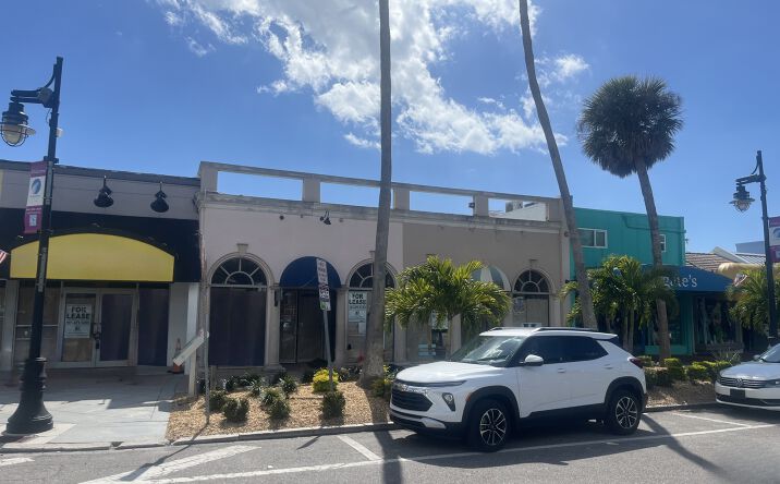Pictures of Retail property located at 380 St Armands Cir, Sarasota, FL 34236 for lease - image #1