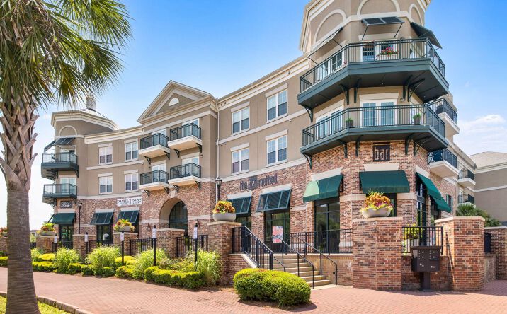 Pictures of Retail property located at 211 River Landing Dr, Charleston, SC 29492 for lease - image #1