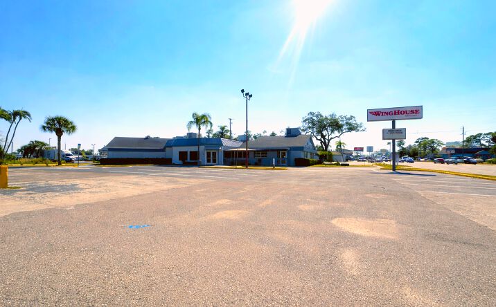 Pictures of Retail, Restaurant property located at 5105 14th St W, Bradenton, FL 34207 for lease - image #1