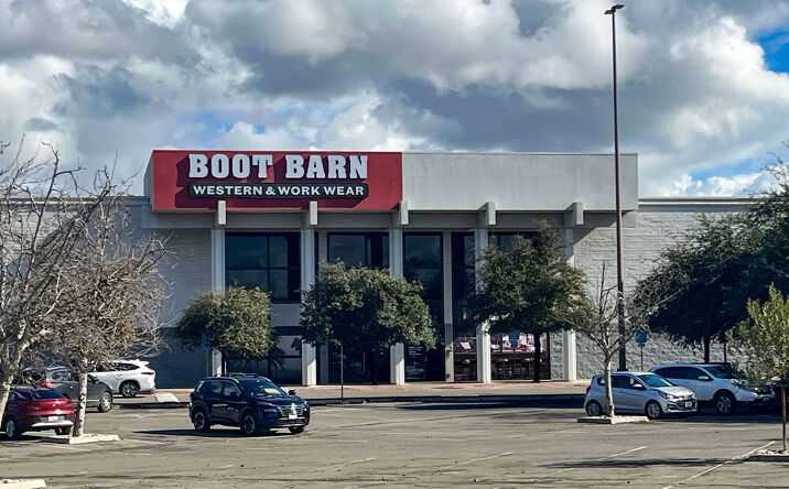 Pictures of Retail property located at 1673 W Lacey Blvd, Hanford, CA 93230 for lease - image #1