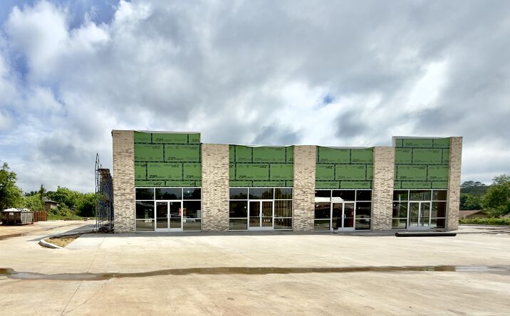 Pictures of Retail, Office, Restaurant property located at 2500 Lamar Ave, Paris, TX 75460 for lease - image #1