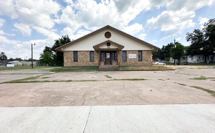 Pictures of Retail, Office property located at 702 N Richmond Rd, Wharton, TX 77488 for lease - image #1