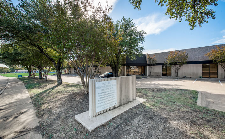 Pictures of Office property located at 400 E Centre Park Blvd, DeSoto, TX 75115 for lease - image #1