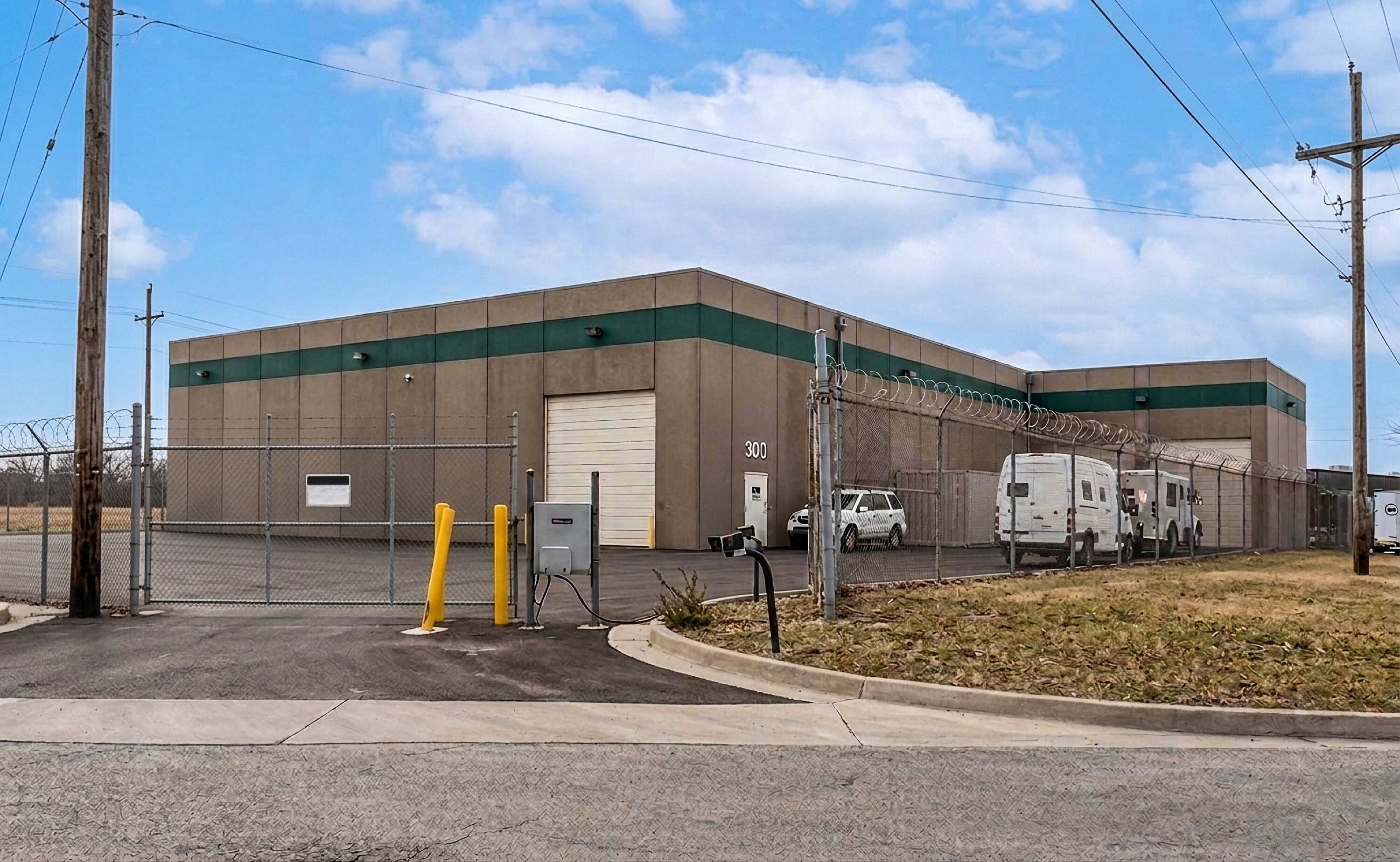 300 NW Parkway Dr, Riverside, MO 64150